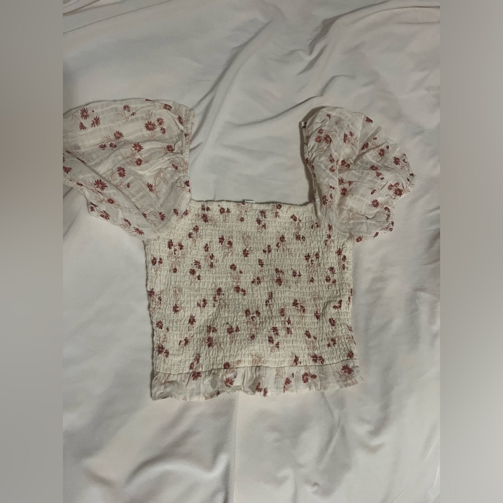 american eagle puff sleeve top!